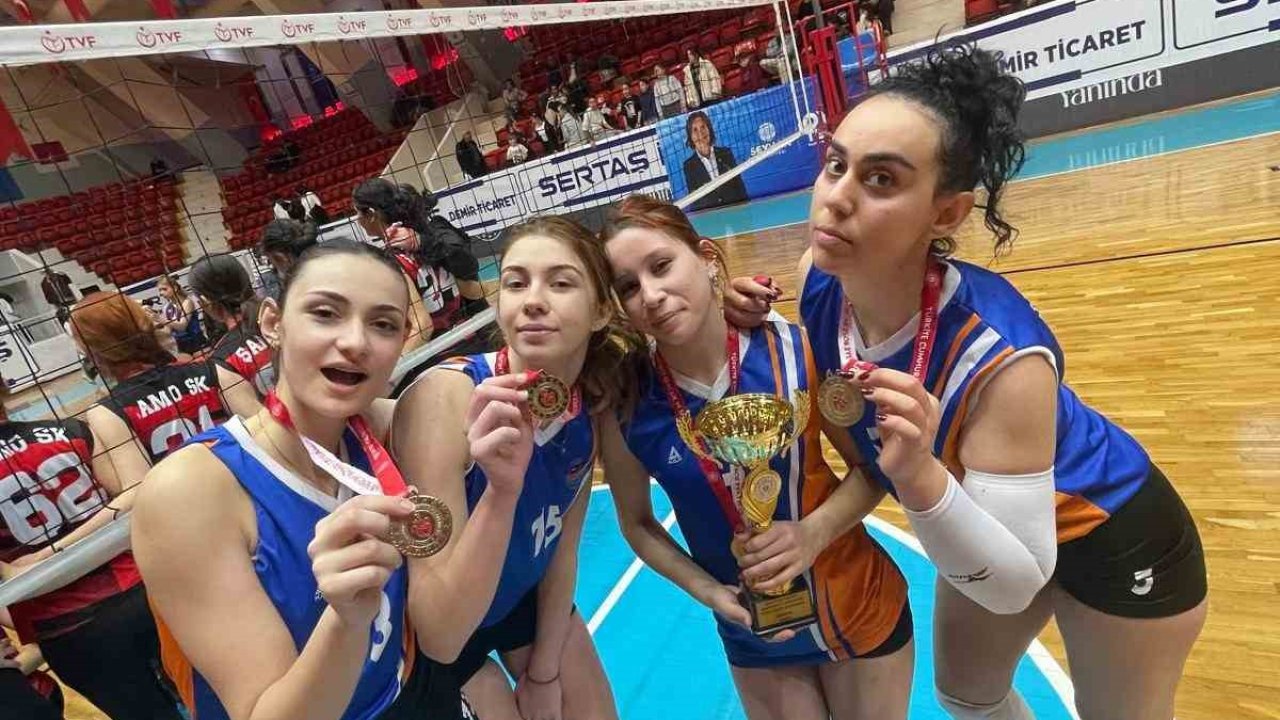 Genç Kadınlar Voleybol Takımı Adana şampiyonu oldu