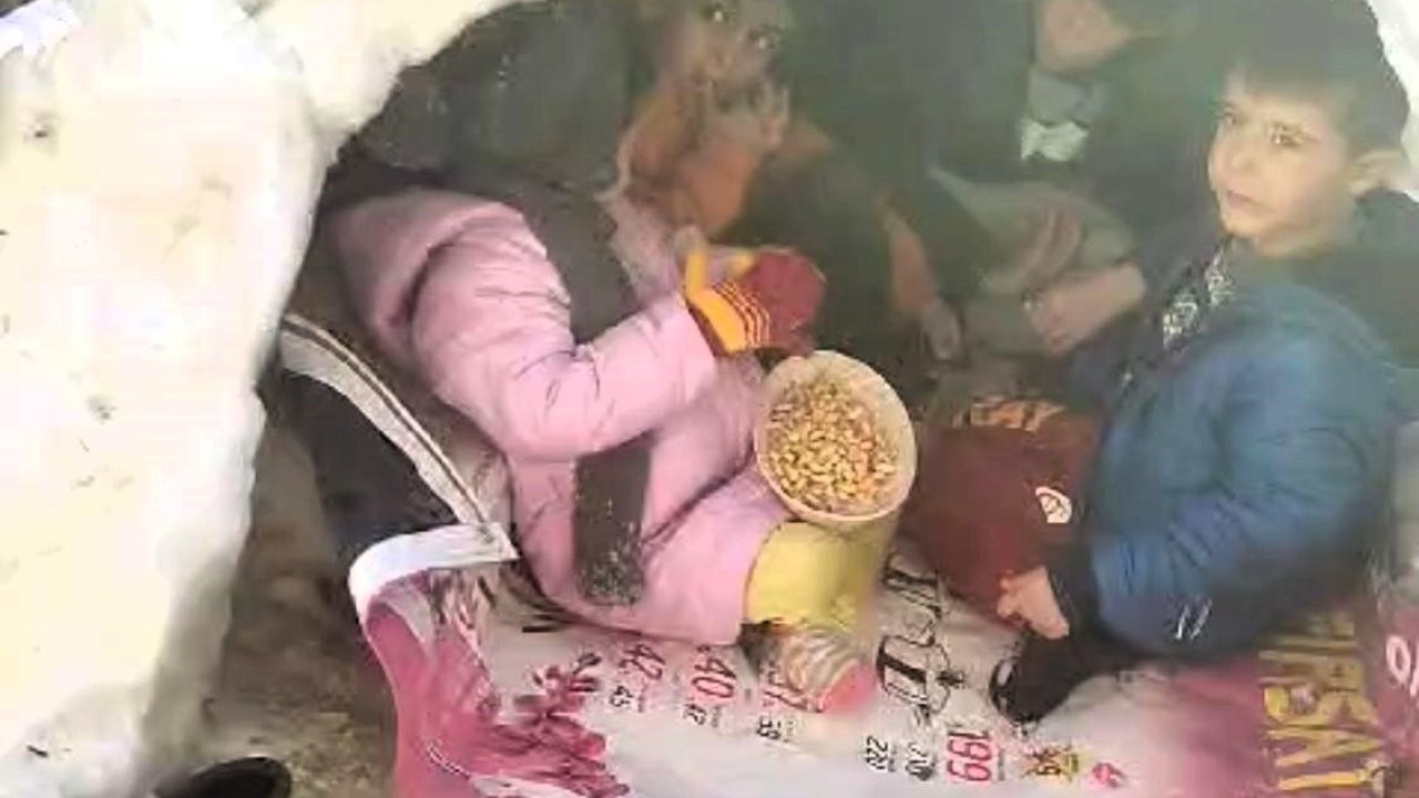 Doğanşehir’de çocukların kardan ev keyfi yürekleri ısıttı