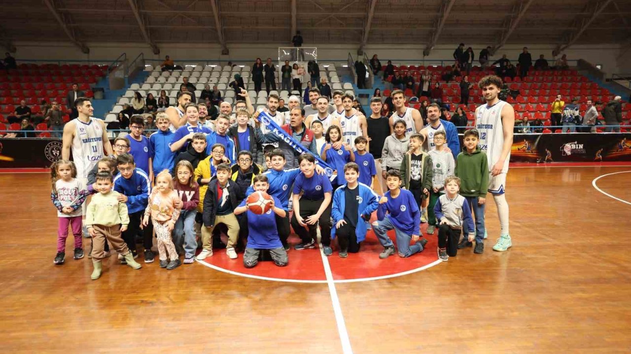 Türkiye Basketbol 2. Ligi: Kocaeli BŞB Kağıtspor: 87 - İstanbul Basket: 59