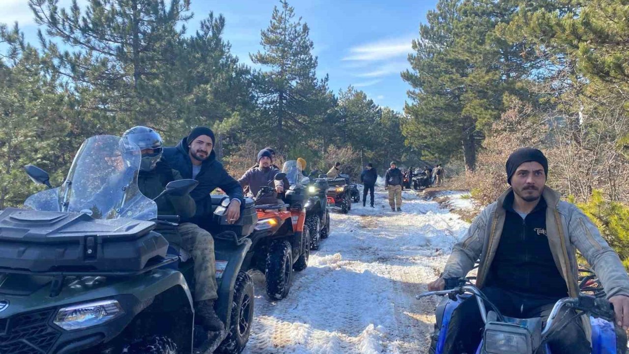 Karın ve eşsiz manzaraların tadını ATV ile çıkarttılar
