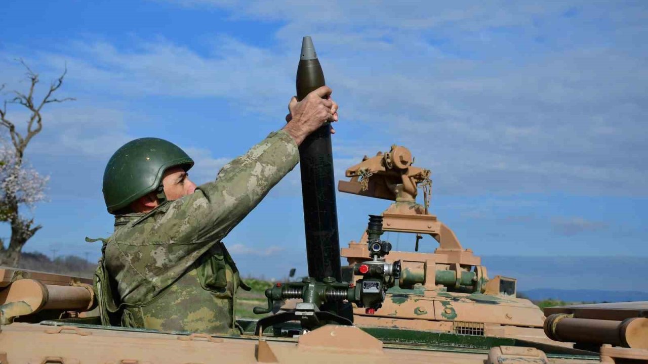 59’uncu Havan ve Topçu Eğitim Tugay Komutanlığı’nda havan atışları gerçekleşti