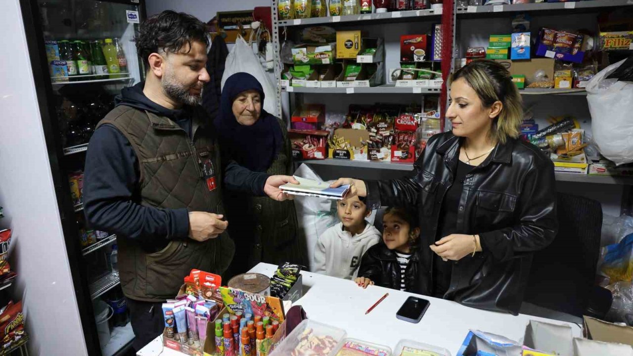 Adanalı hayırsever, mahallenin tüm bakkal borcunu ödedi