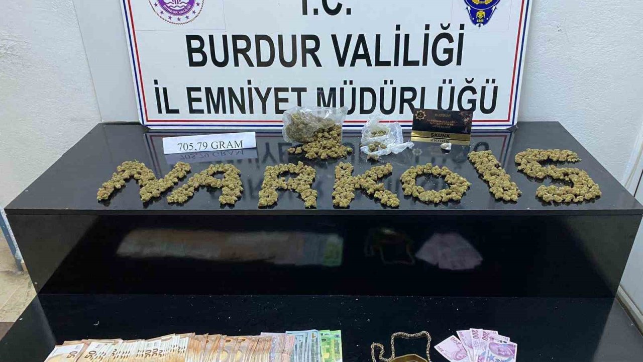 Burdur’da araçta uyuşturucuyla yakalanan şahıs tutuklandı