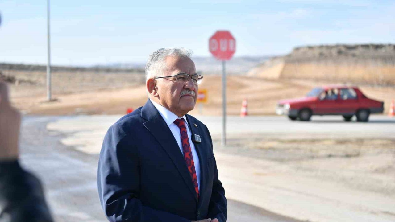 İldem Bölgesi’nde yol çalışmasını inceleyen Büyükkılıç: "Kayseri gelişiyor, güzelleşiyor"