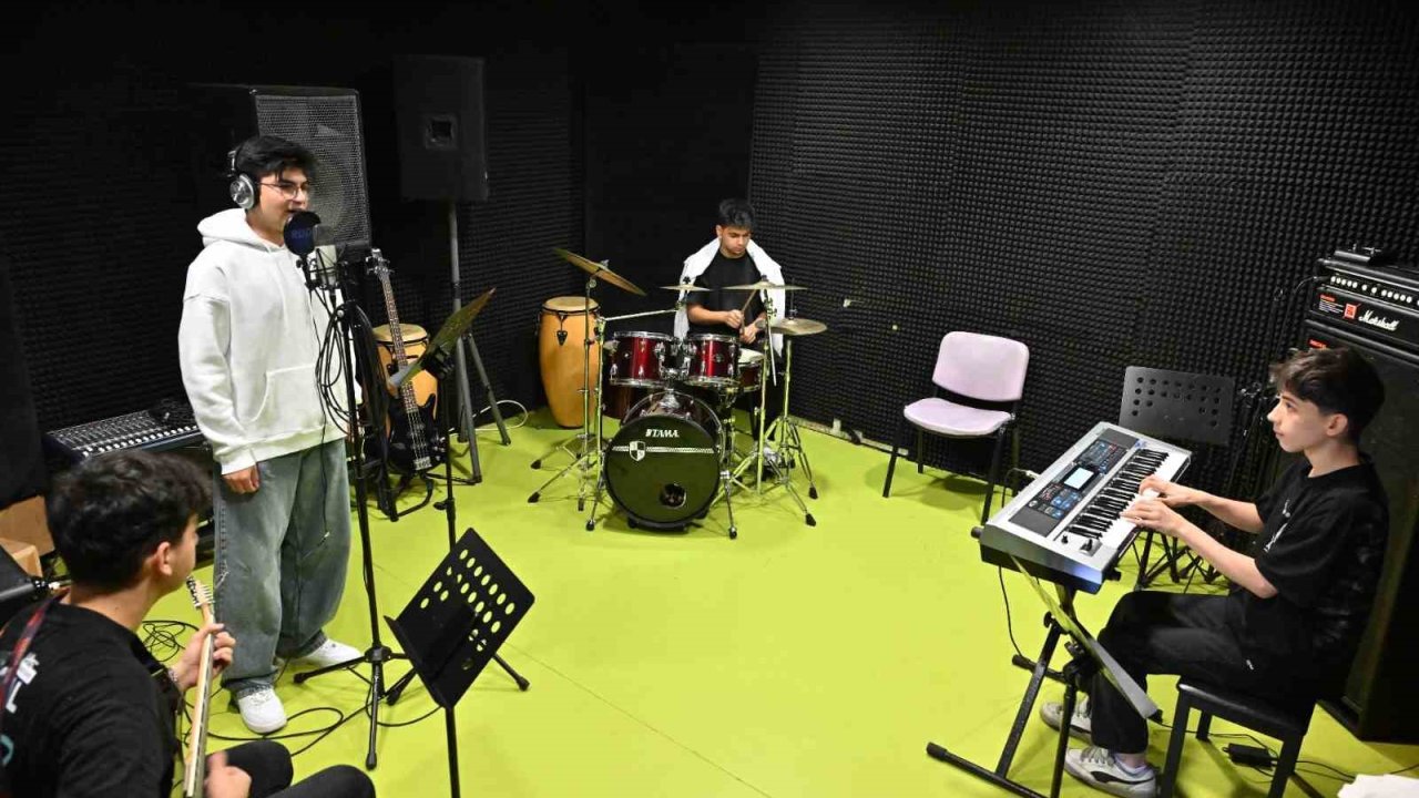 Manisalı gençlere ücretsiz stüdyo desteği