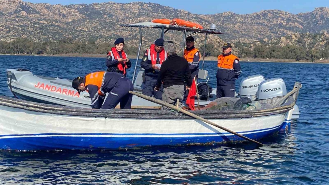 Jandarma ekipleri Bafa Gölü’nde denetimlerine devam ediyor