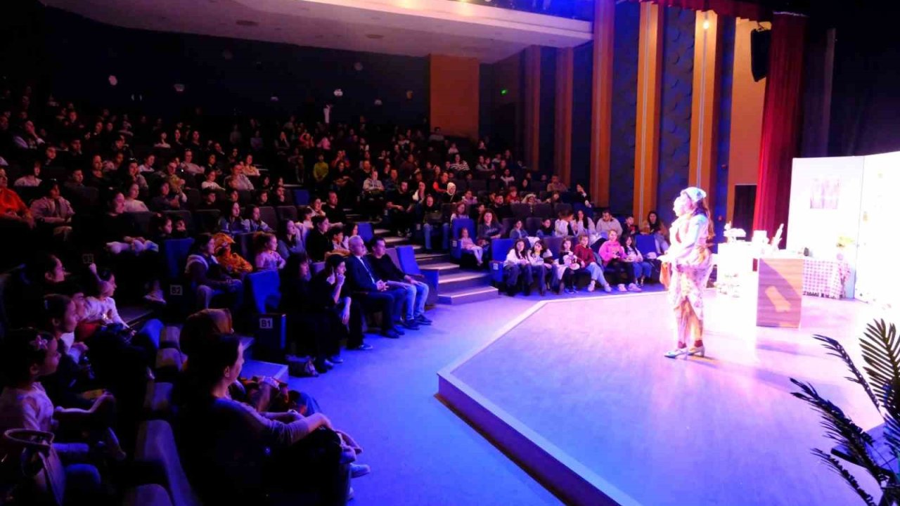 Bodrum’daki tiyatro oyununa yoğun ilgi