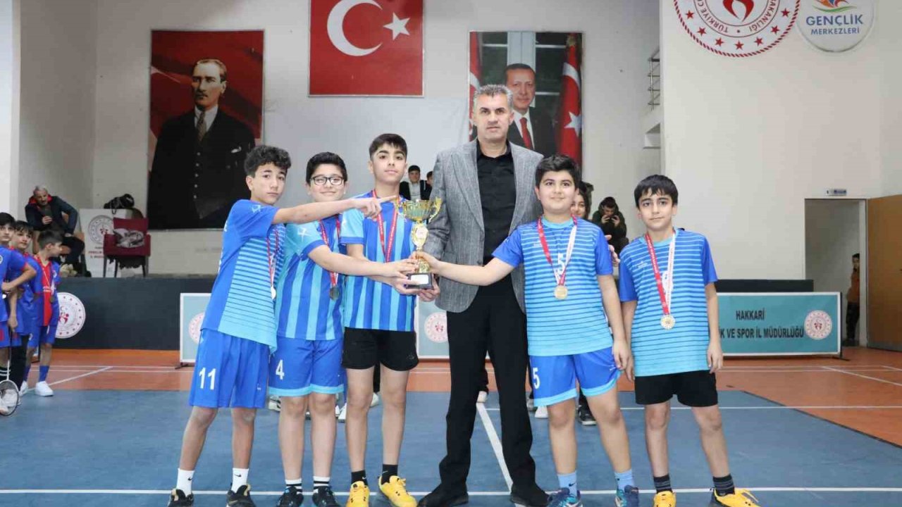 Hakkari’de badminton müsabakaları yapıldı