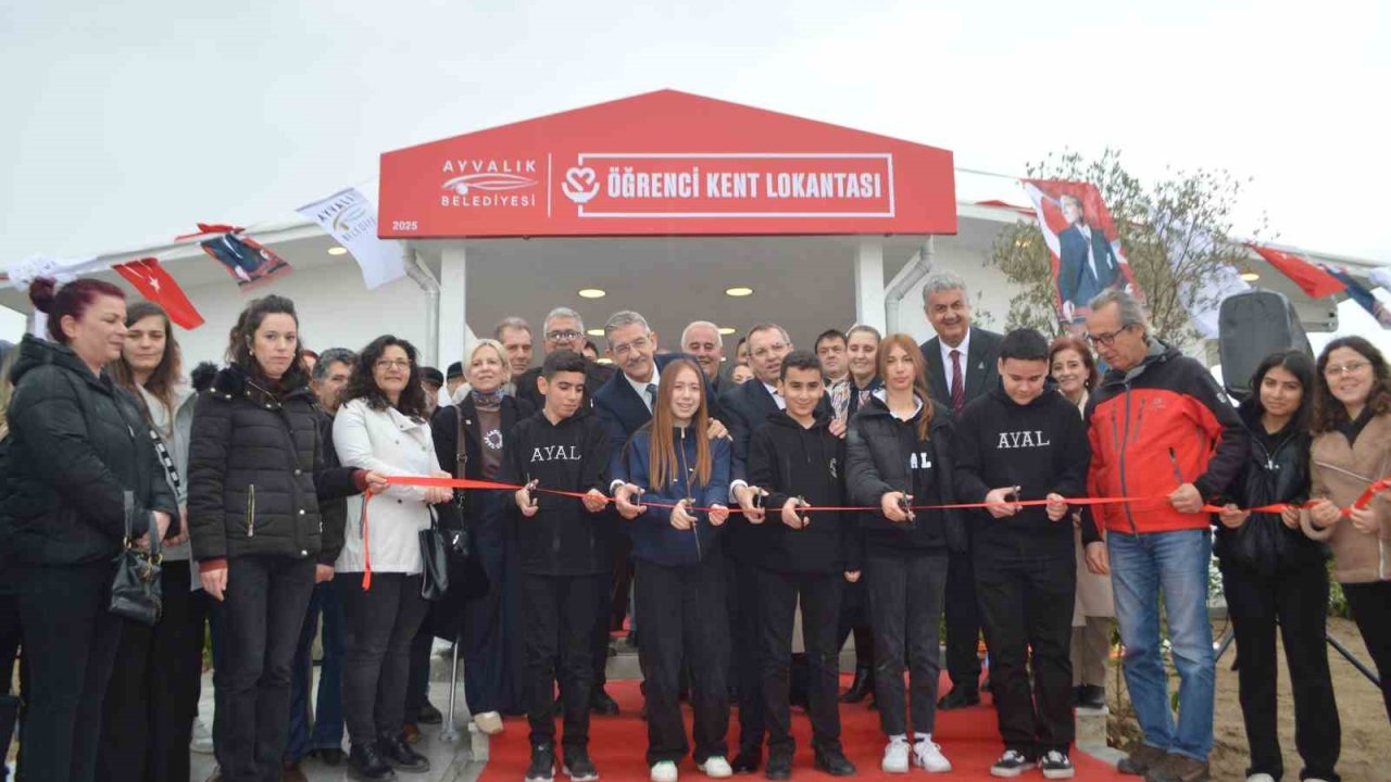 Ayvalık’ta öğrencilere ikinci dev hizmet