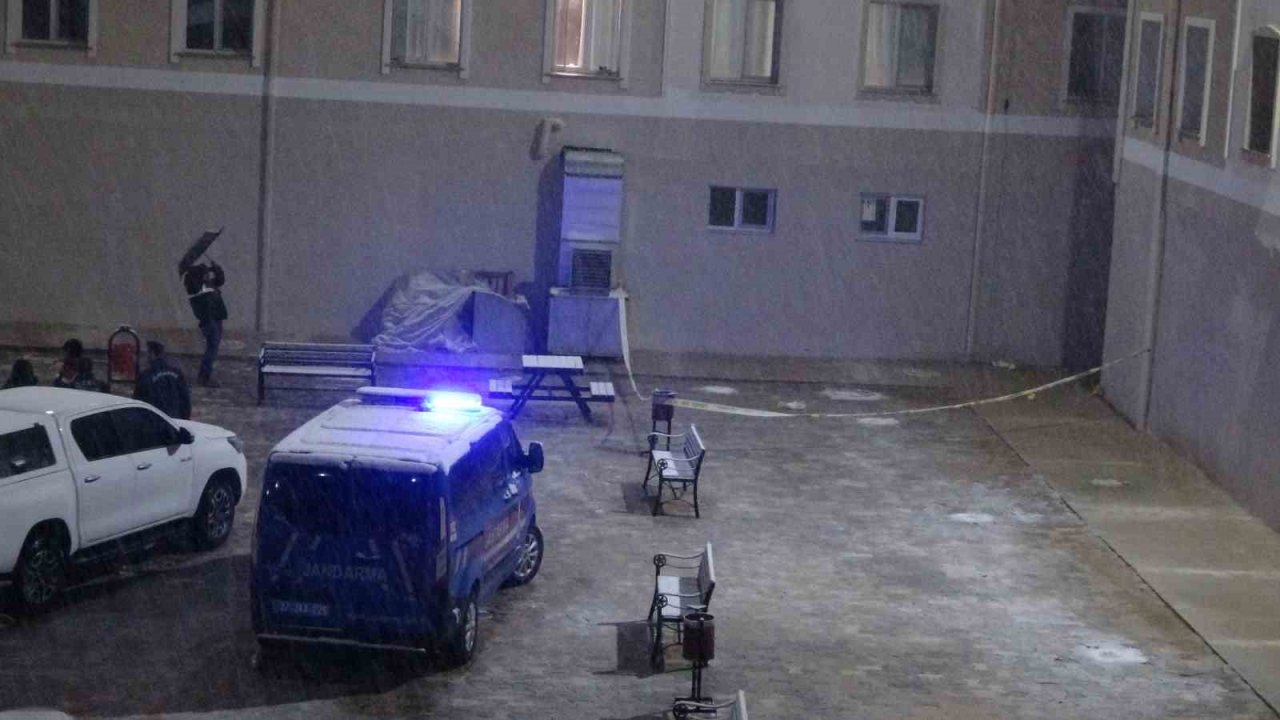 Kastamonu’da 8’inci kattan düşen genç hayatını kaybetti