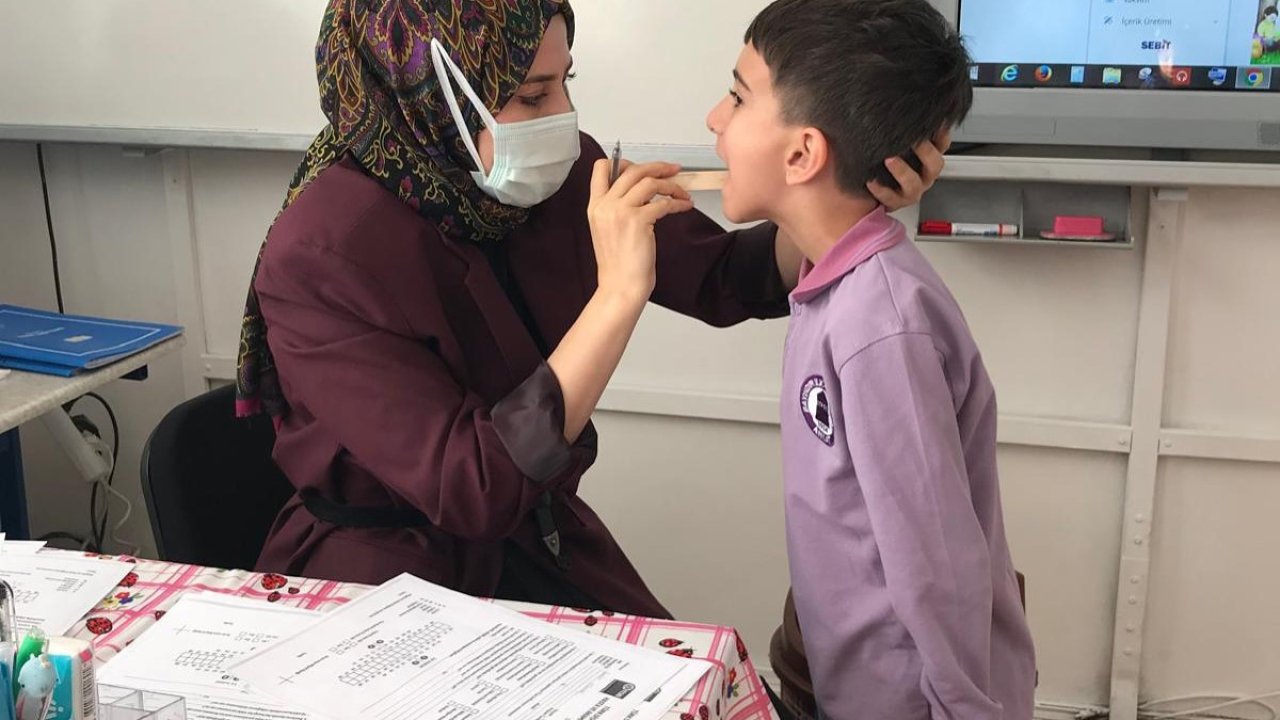 Ahlat’ta öğrenciler diş taramasından geçiriliyor