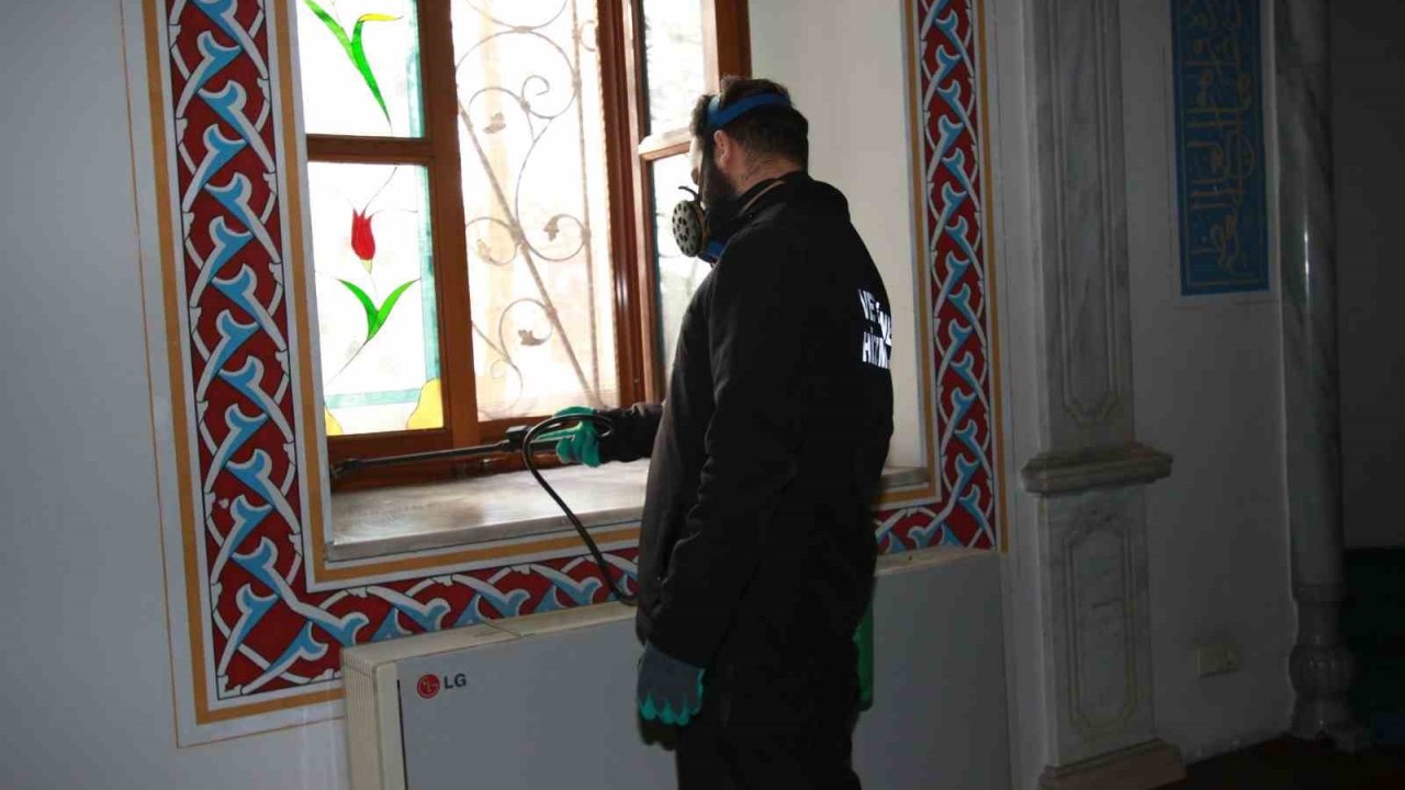Kocaeli’de ibadethaneler ilaçlanıyor
