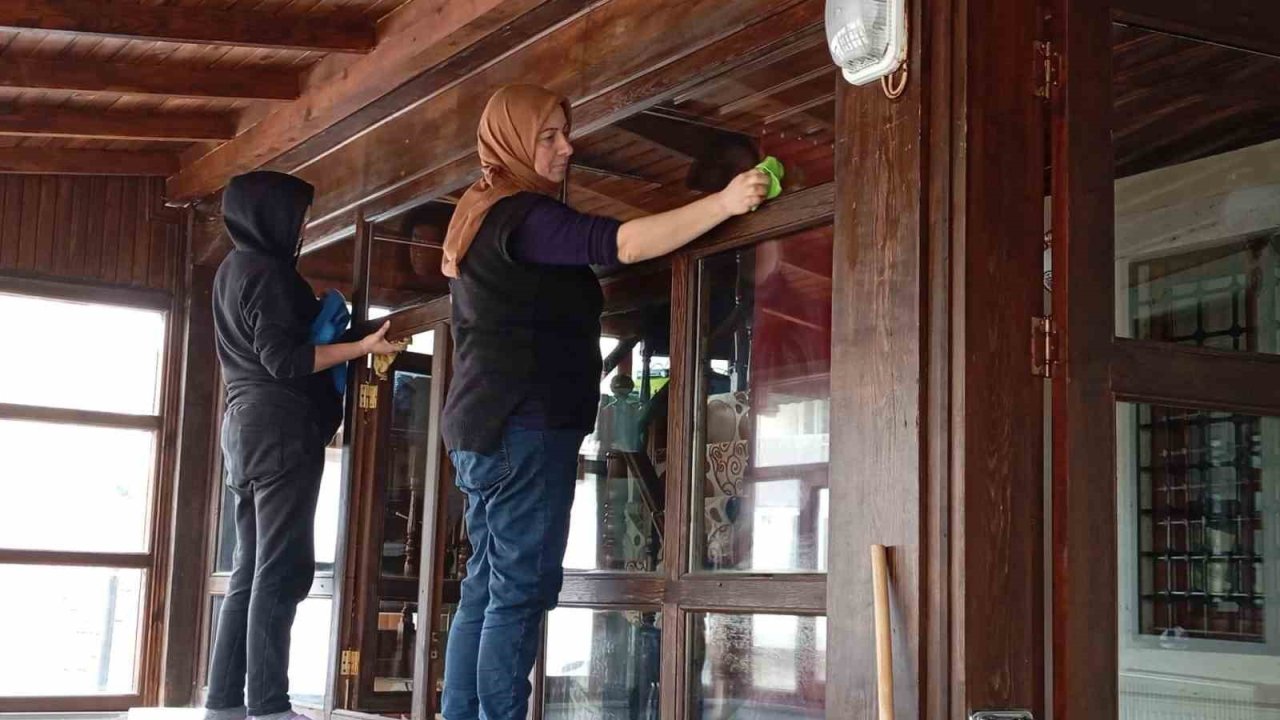 Pazaryeri’nde camilerde temizlik yapıldı