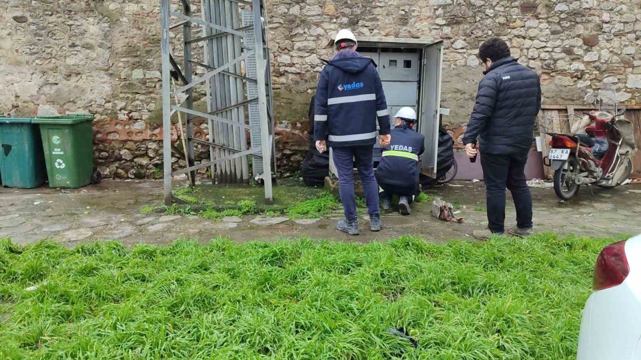 Elektrik panosundan çıkan alev paniğe neden oldu