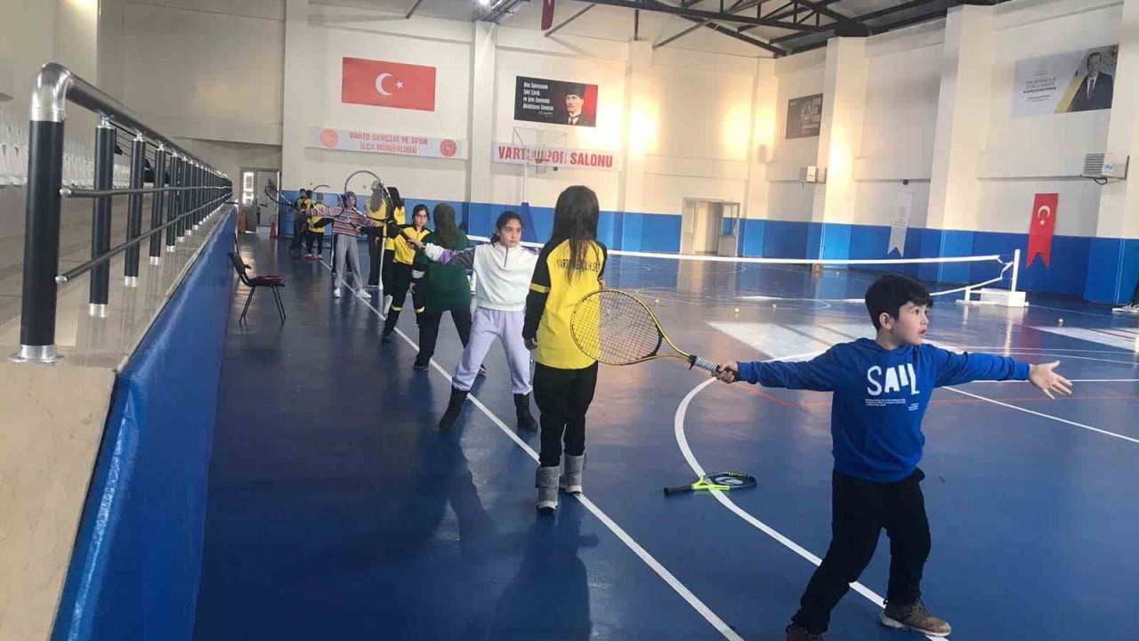 Varto’da kort tenisi kurslarına yoğun ilgi
