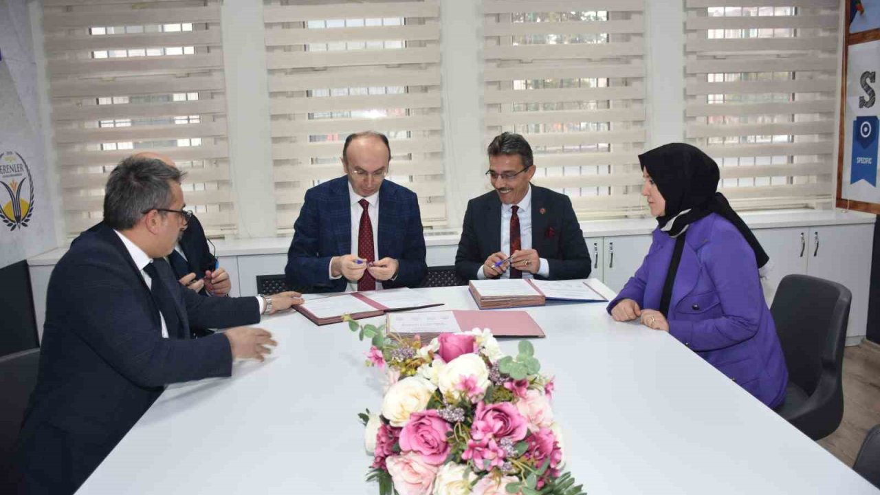Erenler’de, ‘Spor ve Sanatta Başarı İş Birliği ile Gelecek’ protokolü imzalandı