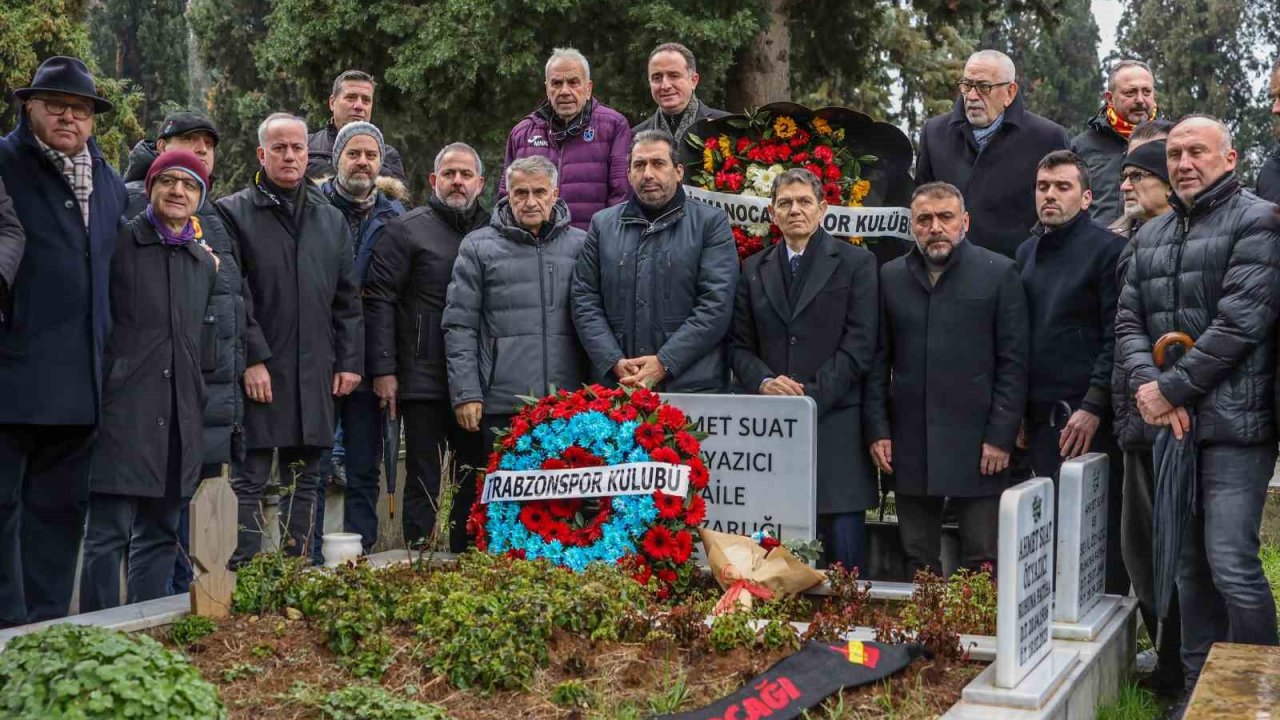Ahmet Suat Özyazıcı kabri başında anıldı