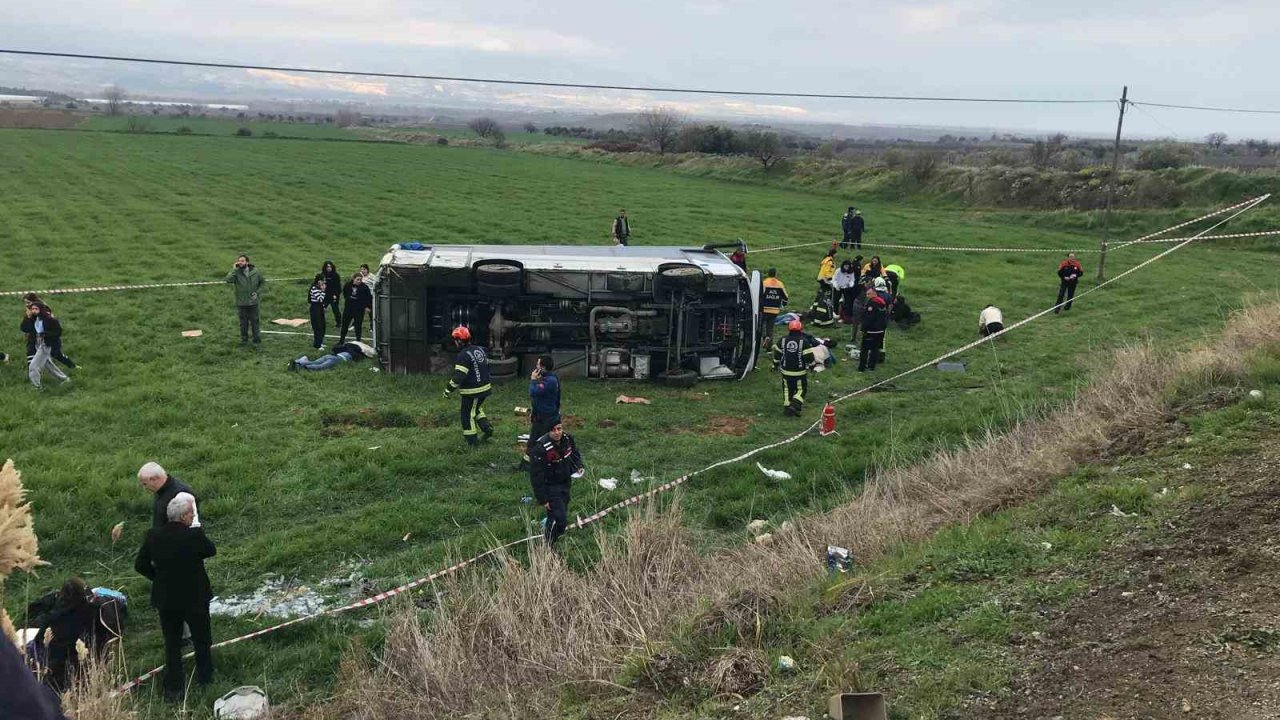 Denizli’de öğrenci servisi kazası yaptı