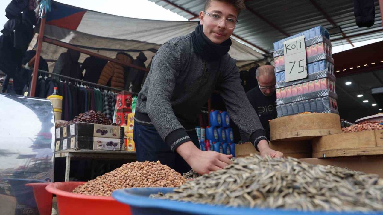 Suriyeli esnaf bayramda ülkesine dönmek için gün sayıyor