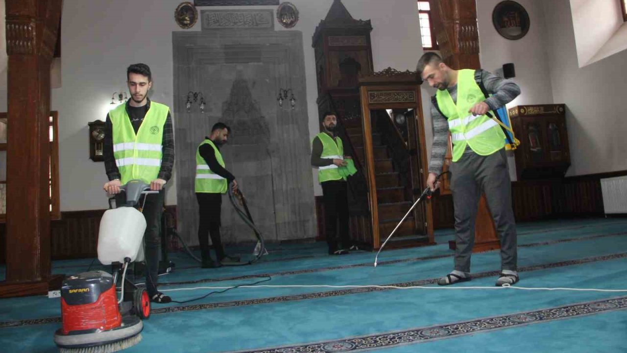 Erzurum’da camilerde Ramazan hazırlığı