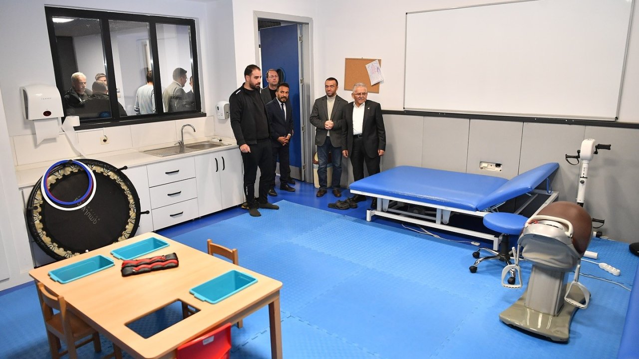 Başkan Büyükkılıç’tan Nörolog Canpolat ile Engelsiz Yaşam Merkezi’ne ziyaret