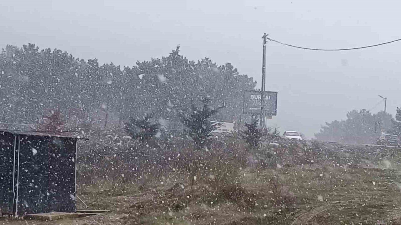 Aydos’ta kar yağışı başladı