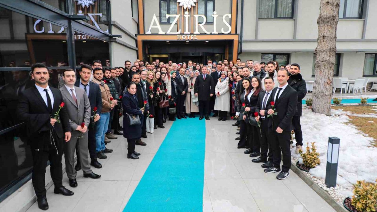 Vali Aydoğdu Erzincan’a yeni atanan öğretmenlerle bir araya geldi