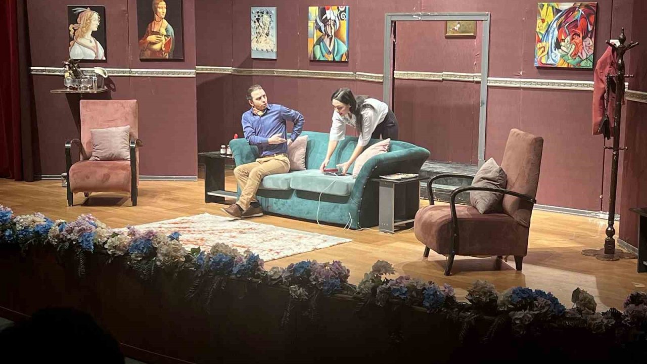 1001 Sanat’ın sahnesi izleyenleri kahkahaya boğdu