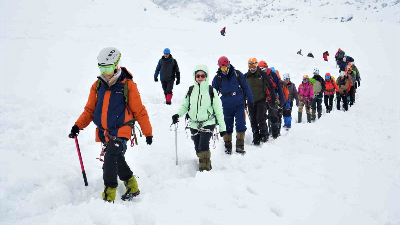Muş’ta TDF’den zorlu kış dağcılık eğitimi