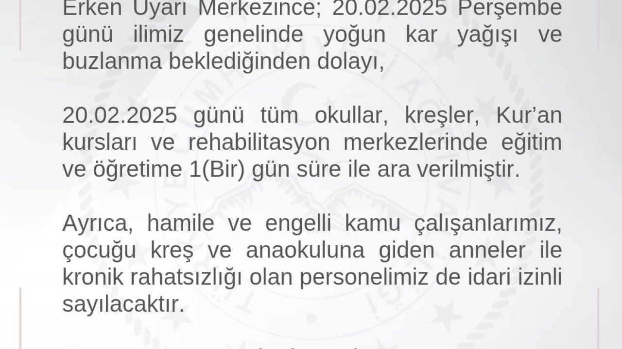 Ağrı’da yoğun kar nedeniyle eğitime ara verildi