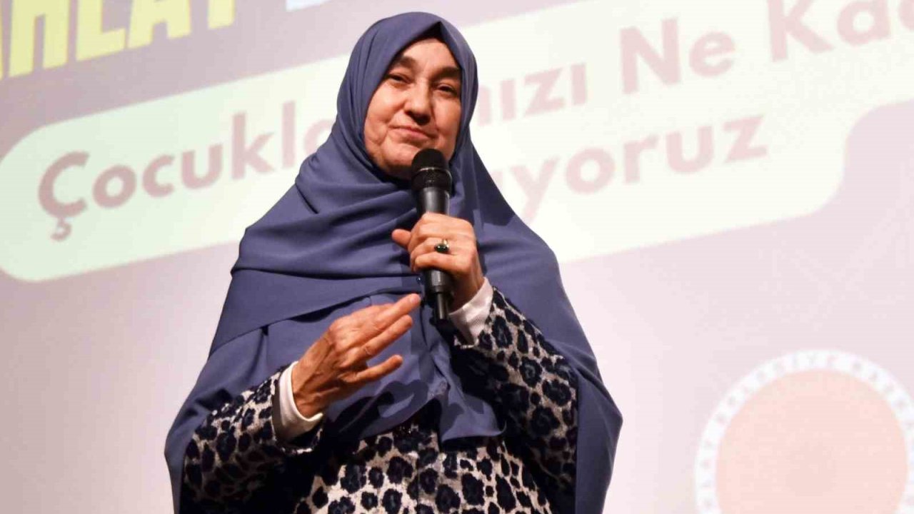 Yazar Saliha Erdim, Ahlat’ta söyleşide bulundu