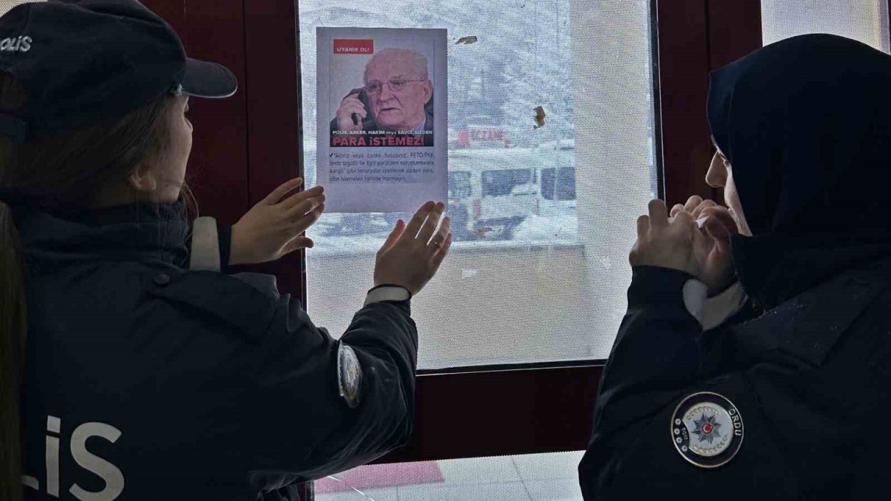 Vatandaşlar, dolandırıcılık ve trafik kurallarına karşı afişlerle bilgilendirildi