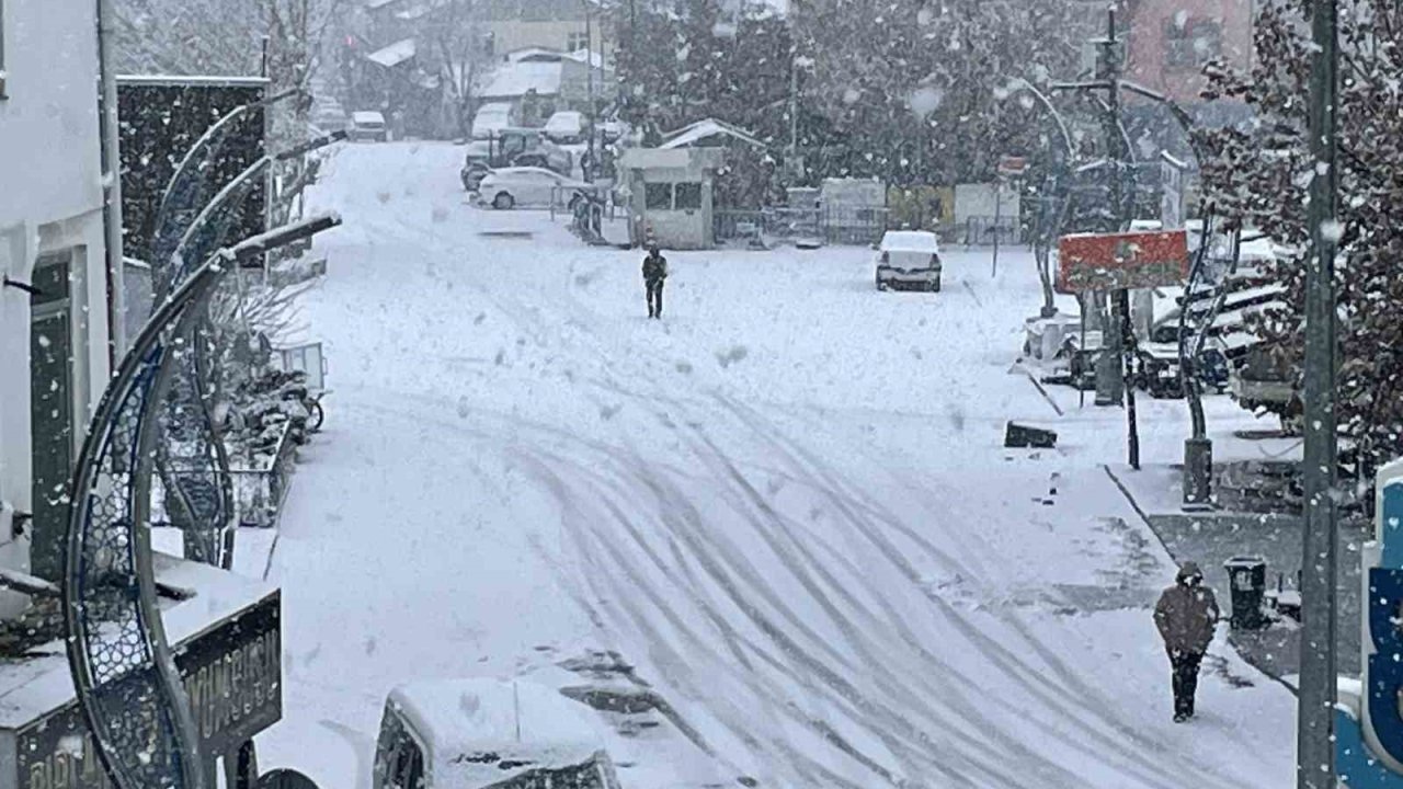Malazgirt’te kar yağışı
