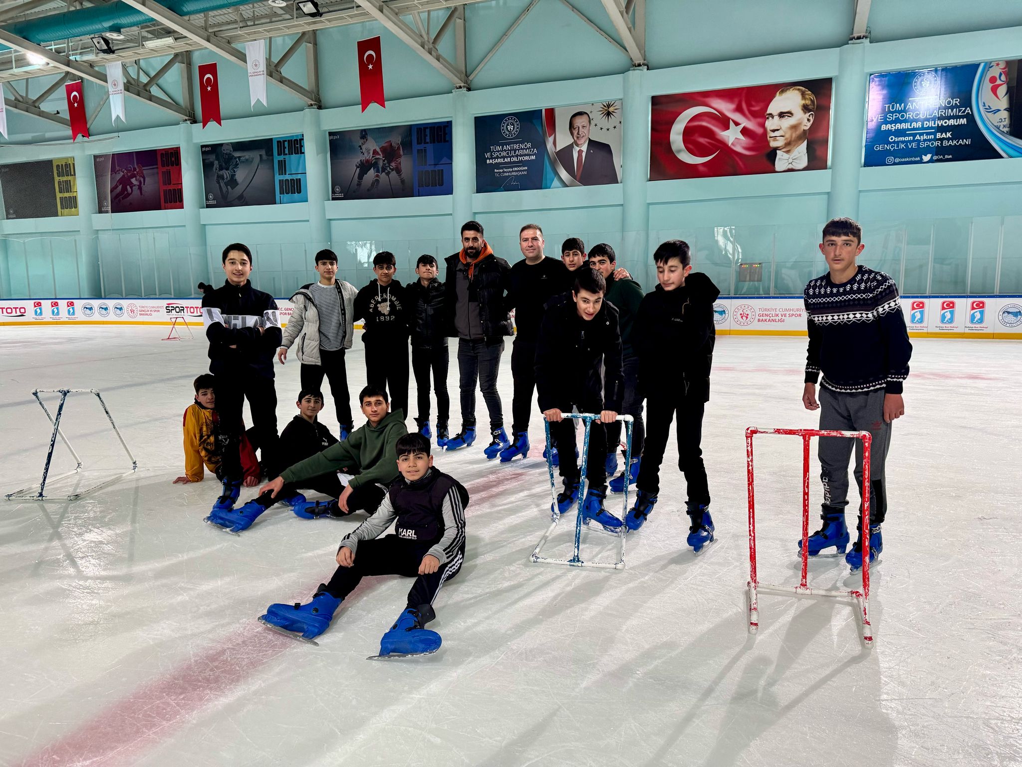 Kars Anadolu İmam Hatip Lisesi Öğrencileri Buz Pistinde