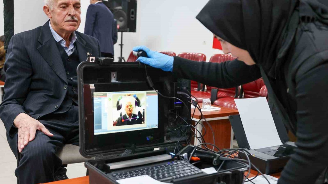 Mobil nüfus hizmeti huzurevinde