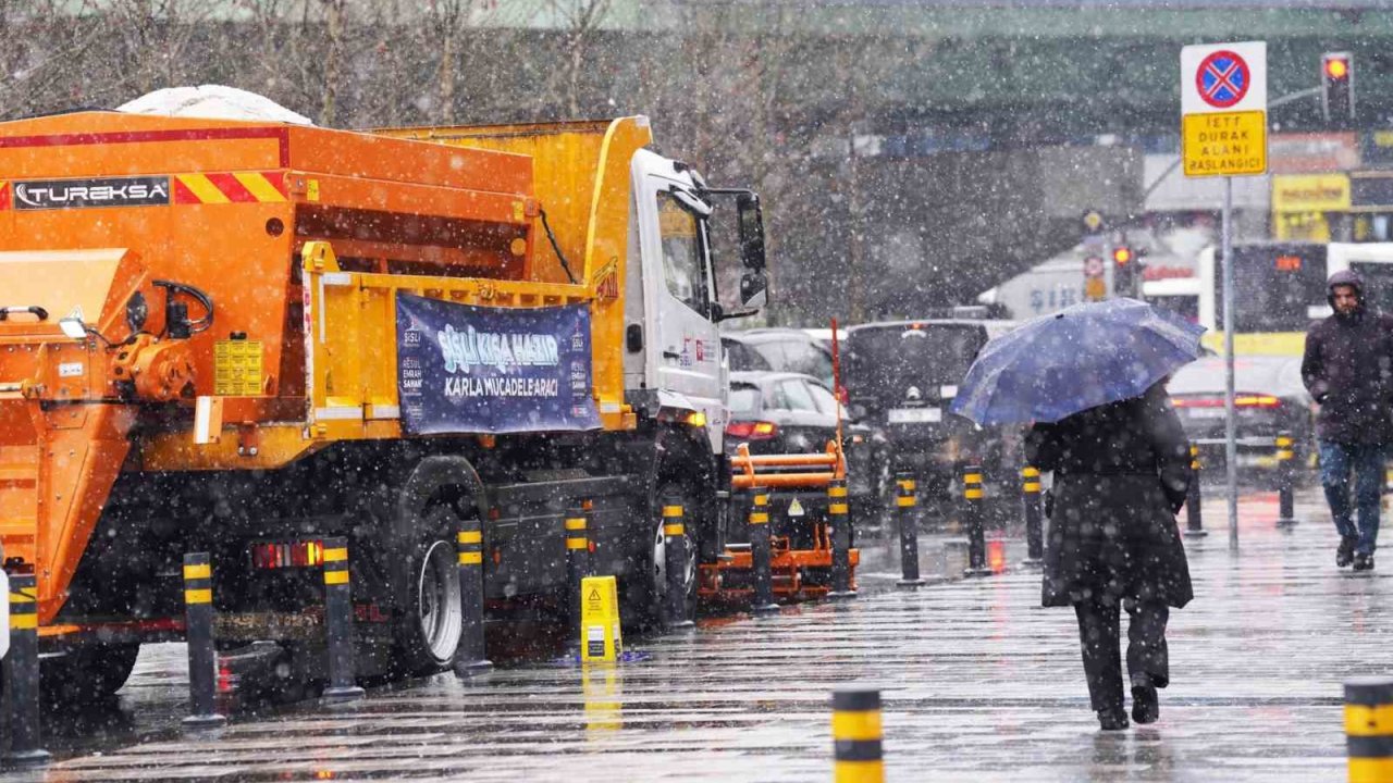 Şişli’de karla mücadele aralıksız devam ediyor