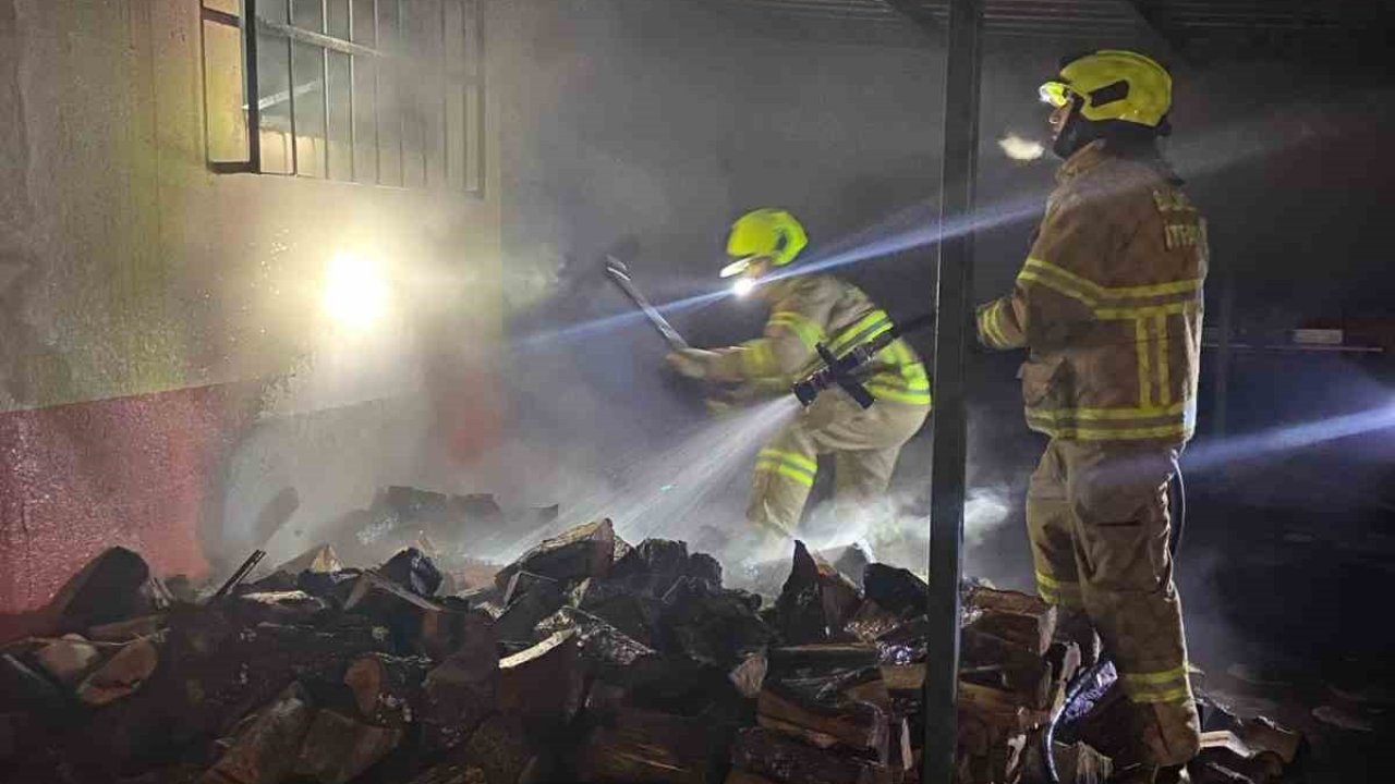 Susurluk’ta okul bahçesindeki odunlukta yangın çıktı