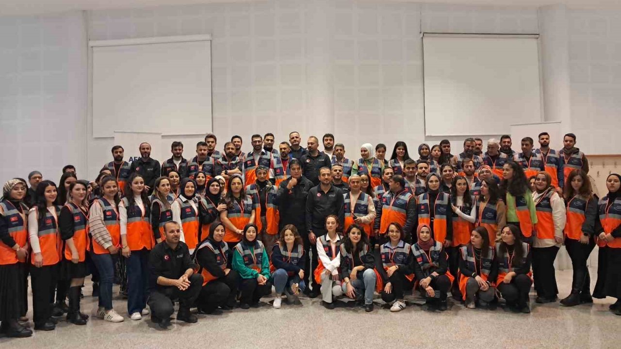 Kilis’te AFAD gönüllüleri değerlendirme toplantısına rekor katılım