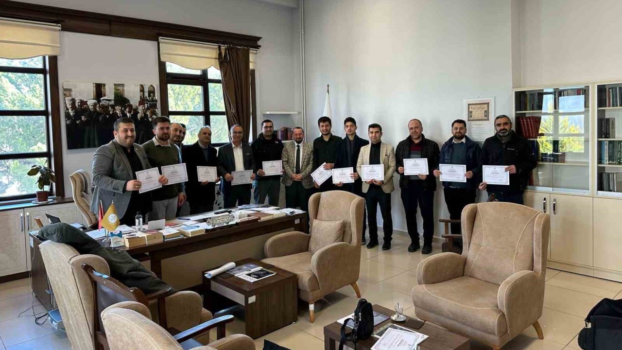 Simav’da ’Talim ve Tashih-i Huruf Kursu’nda başarılı olan din görevlilerine belgeleri verildi