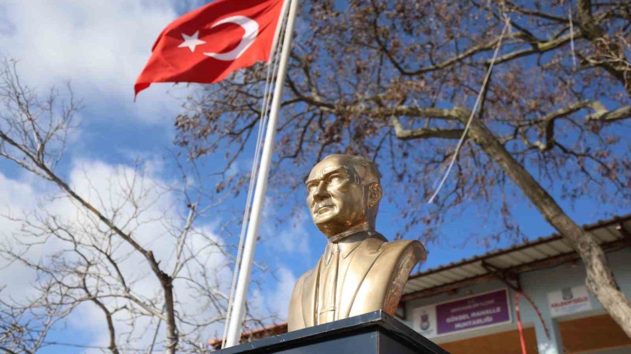 Mahalle halkının istediği Atatürk büstü muhtarlık önüne yerleştirildi