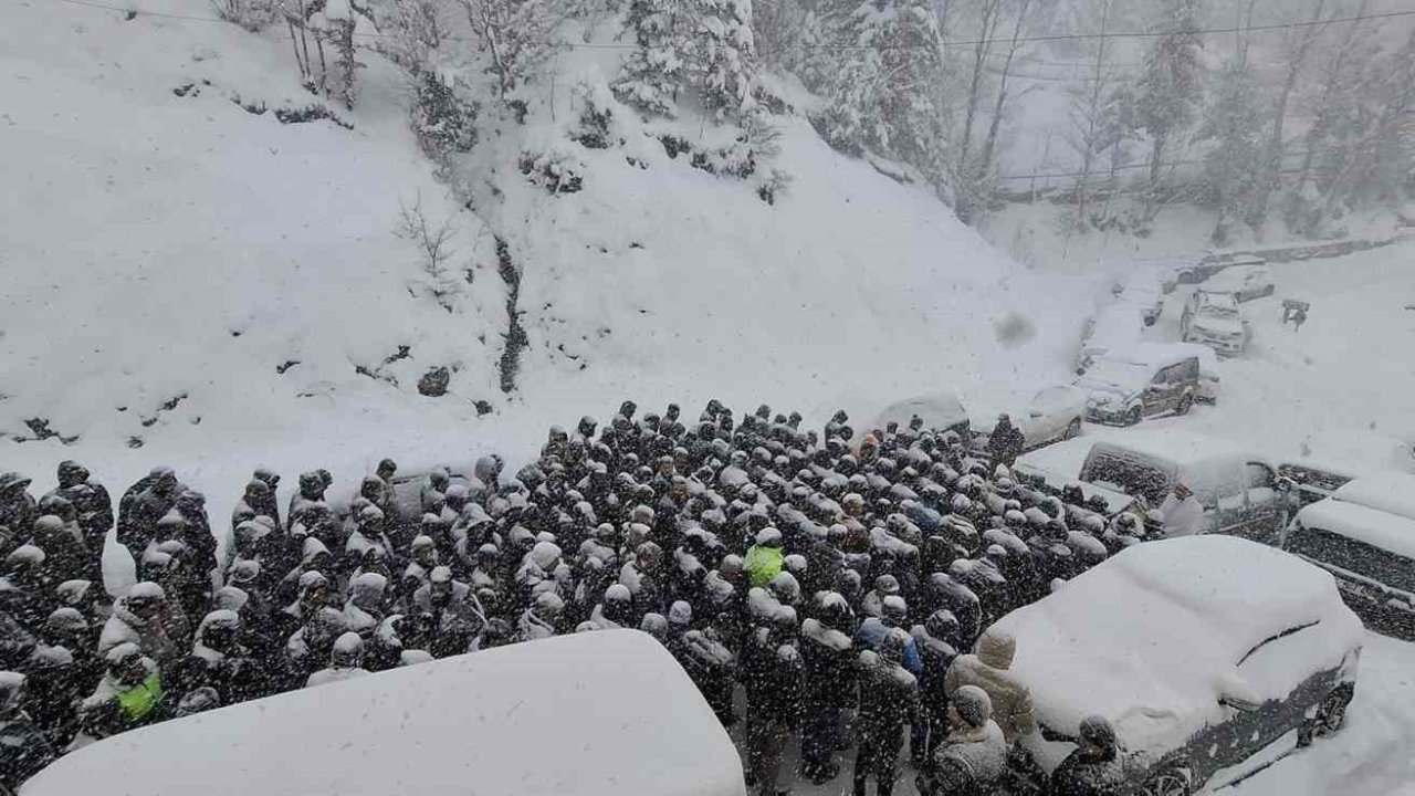 Trafik kazasında hayatını kaybeden genç toprağa verildi