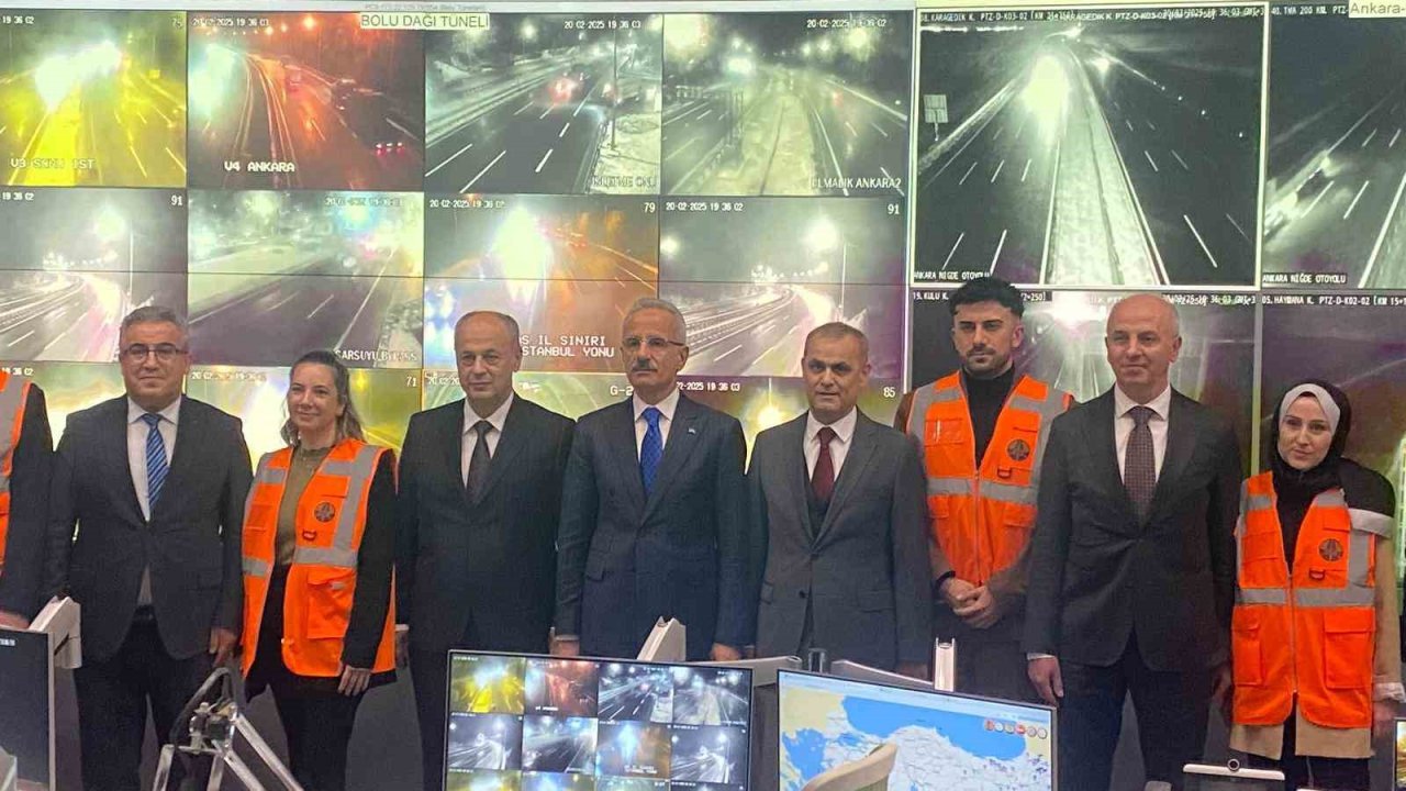 Ulaştırma ve Altyapı Bakanı Uraloğlu, Akıllı Ulaşım Sistemleri Merkezi’ni ziyaret etti