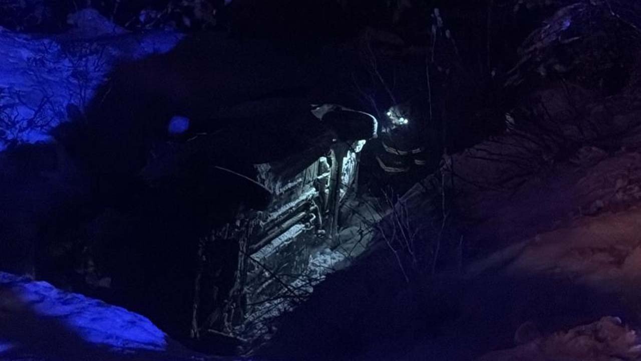 Kastamonu’da şarampole yuvarlanan otomobildeki 4 kişi yaralandı