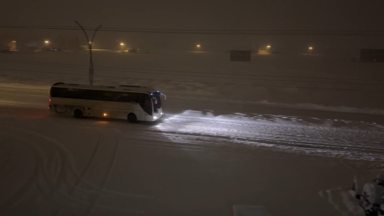 Yüksekova-İstanbul uçak seferi iptal edildi