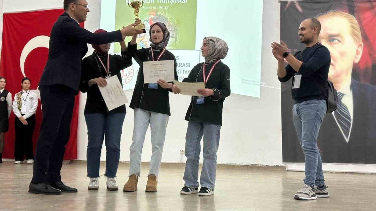 Devlet Hatun MTAL öğrencileri Gastronomi Yarışması’nda bölge birincisi oldu