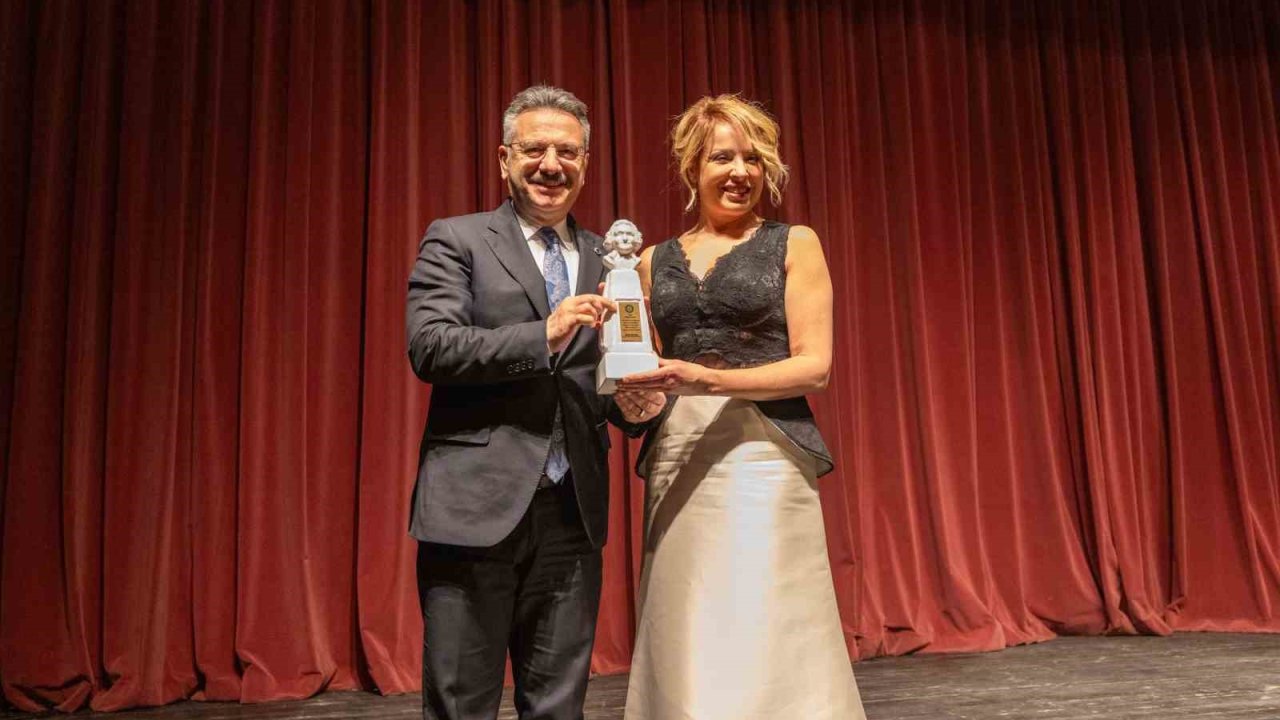 Vali Aksoy ve eşi Rauf Denktaş’ı anma konserine katıldı