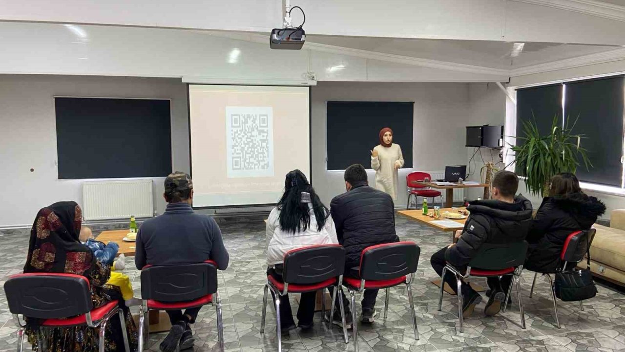 Devlet desteğiyle evlenecek çiftlere eğitim verildi