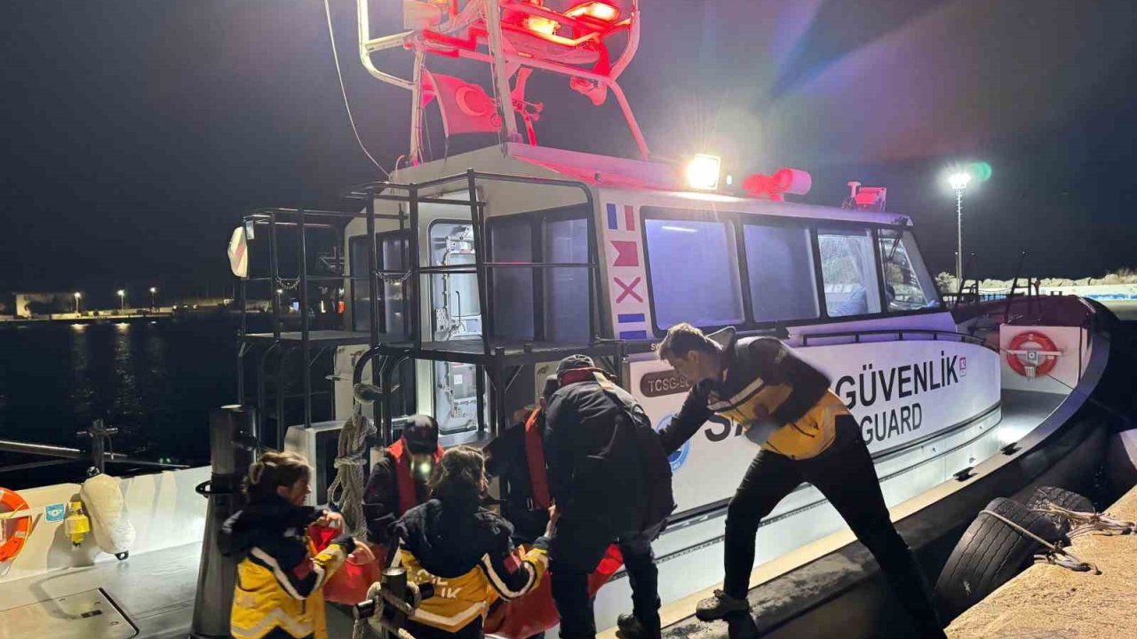 Gökçeada rahatsızlanan vatandaşın tıbbi tahliyesi Sahil Güvenlik ekiplerince gerçekleştirildi