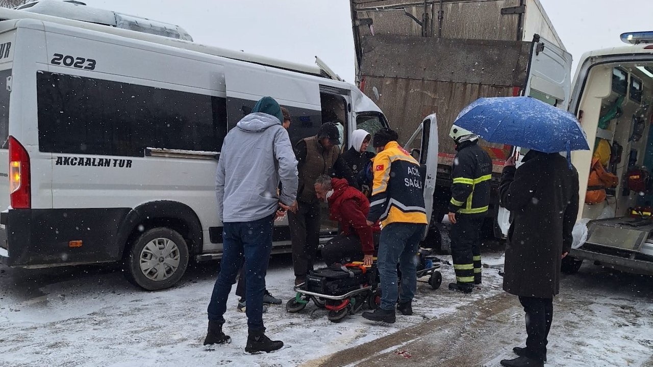 Çaycuma’da kar ve buz kazaya neden oldu