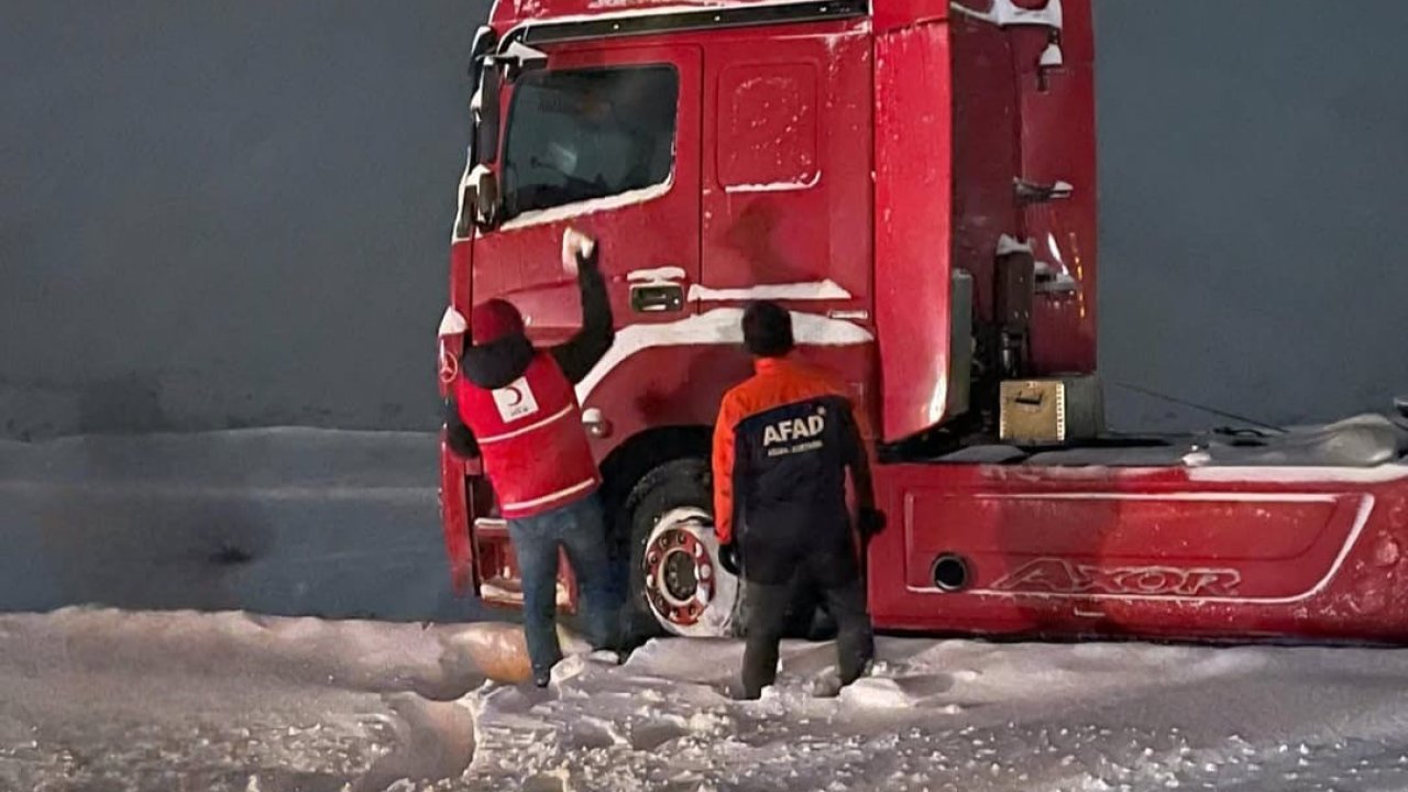 Ağrı’da olumsuz hava nedeniyle mahsur kalan 233 vatandaş kurtarıldı